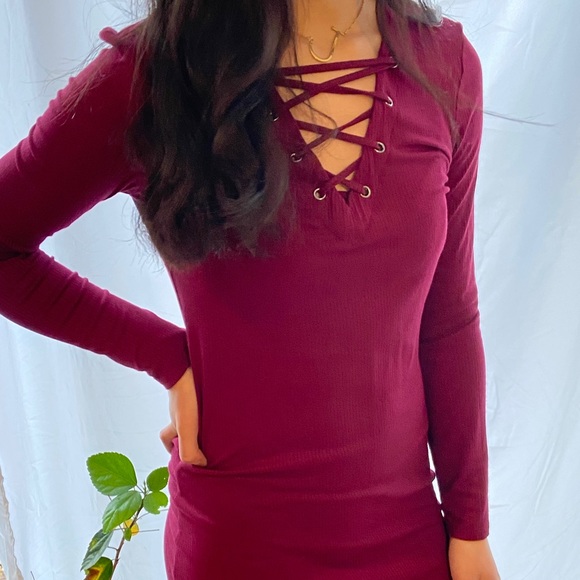 Burgundy laceup front bodycon long-sleeve dress - Picture 3 of 4